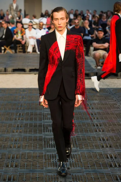Look 38